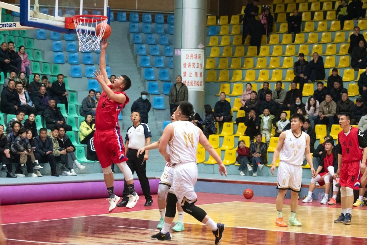 图1  yl9193永利集团党员教师赛事服务掠影